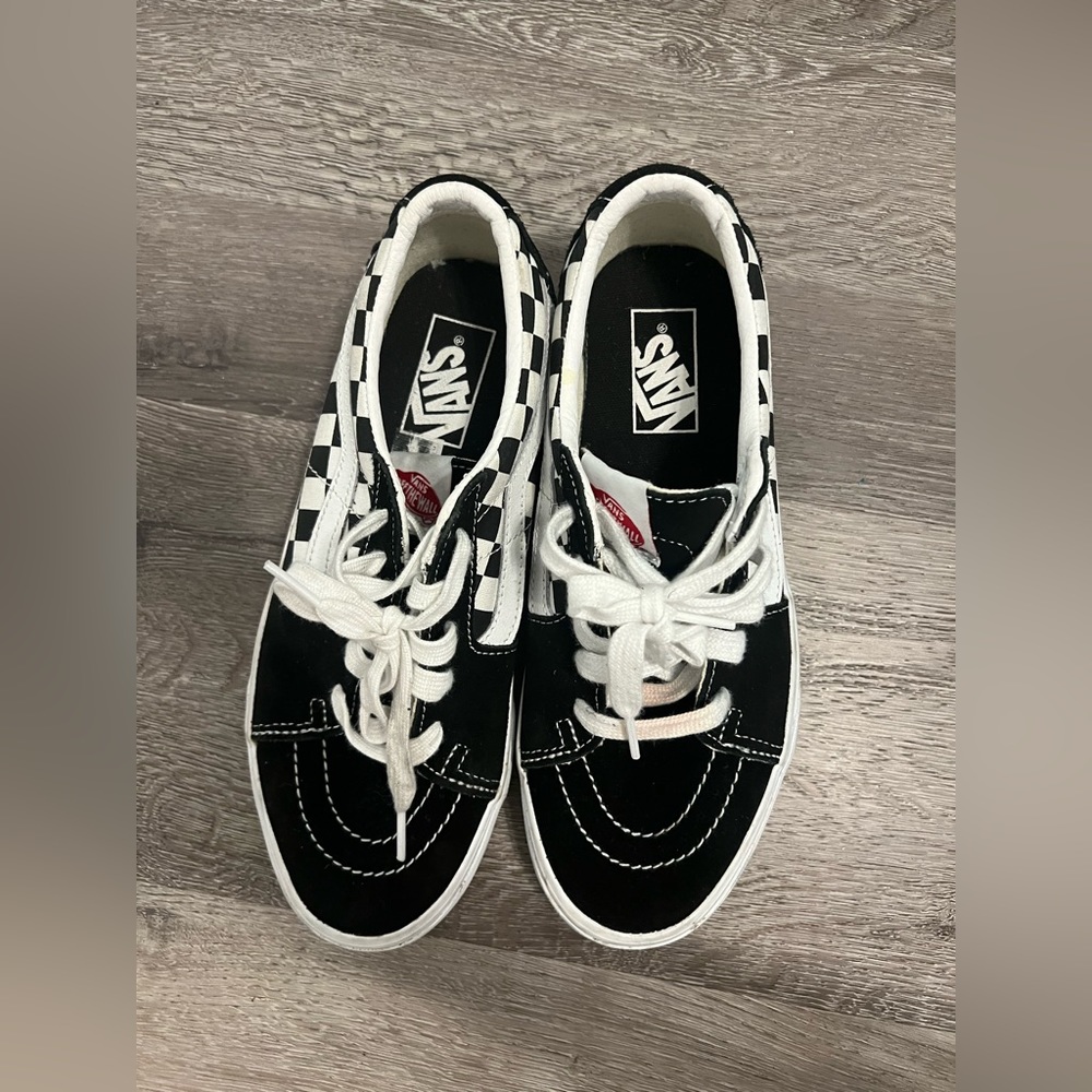 Vans low cut checkered laced sneakers
